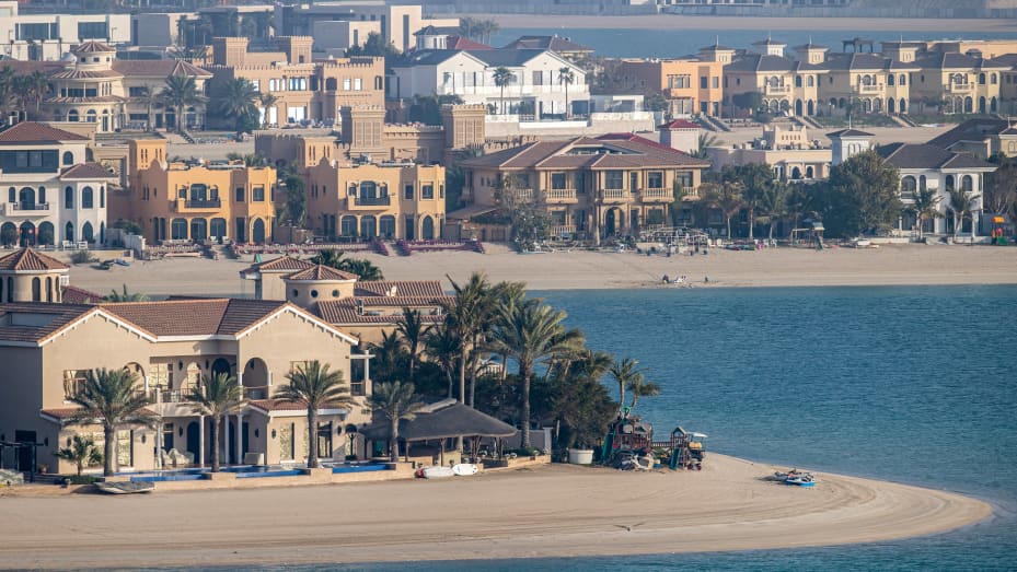 Residential villas on the waterside of the Palm Jumeirah in Dubai, United Arab Emirates