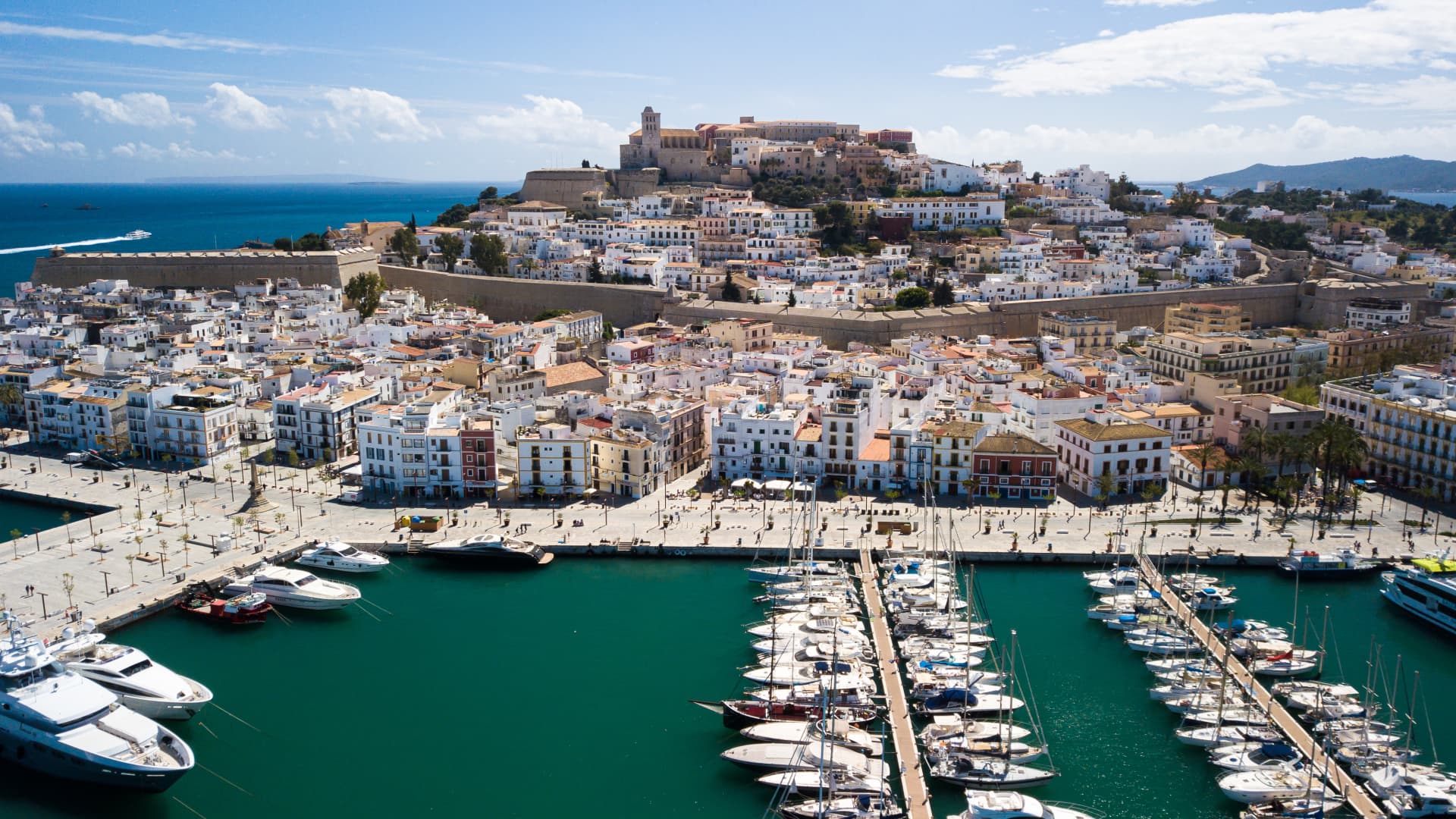 ¿Ibiza es cara?  Los precios de las habitaciones, la comida y los taxis están en alza