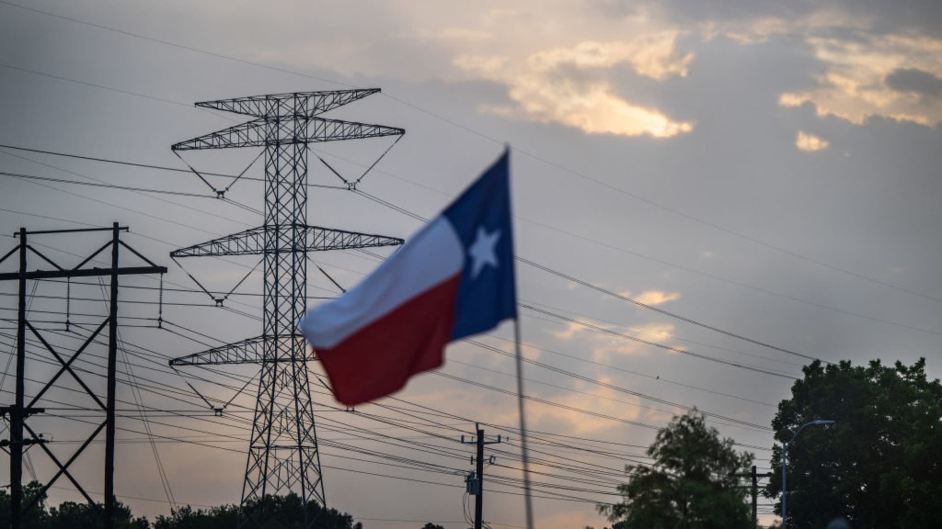 Texas grid operator tells residents to curb power as heat hits record highs