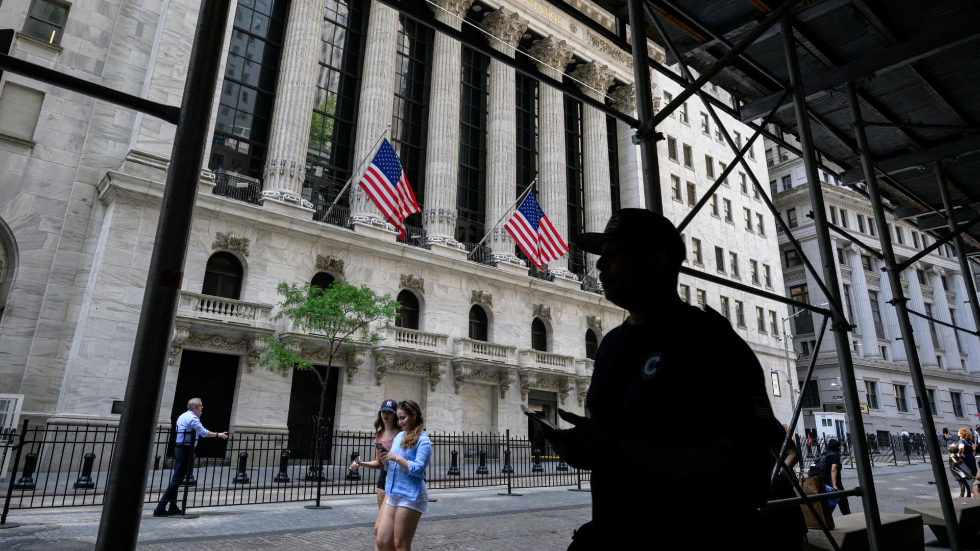 U.S. Treasury yields tick lower as investors await fresh batch of economic data