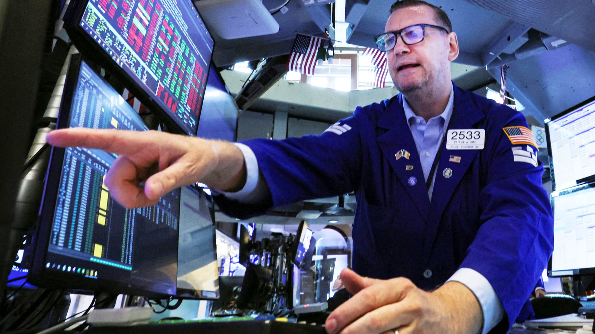 Stocks rise as Wall Street weighs fresh bank earnings