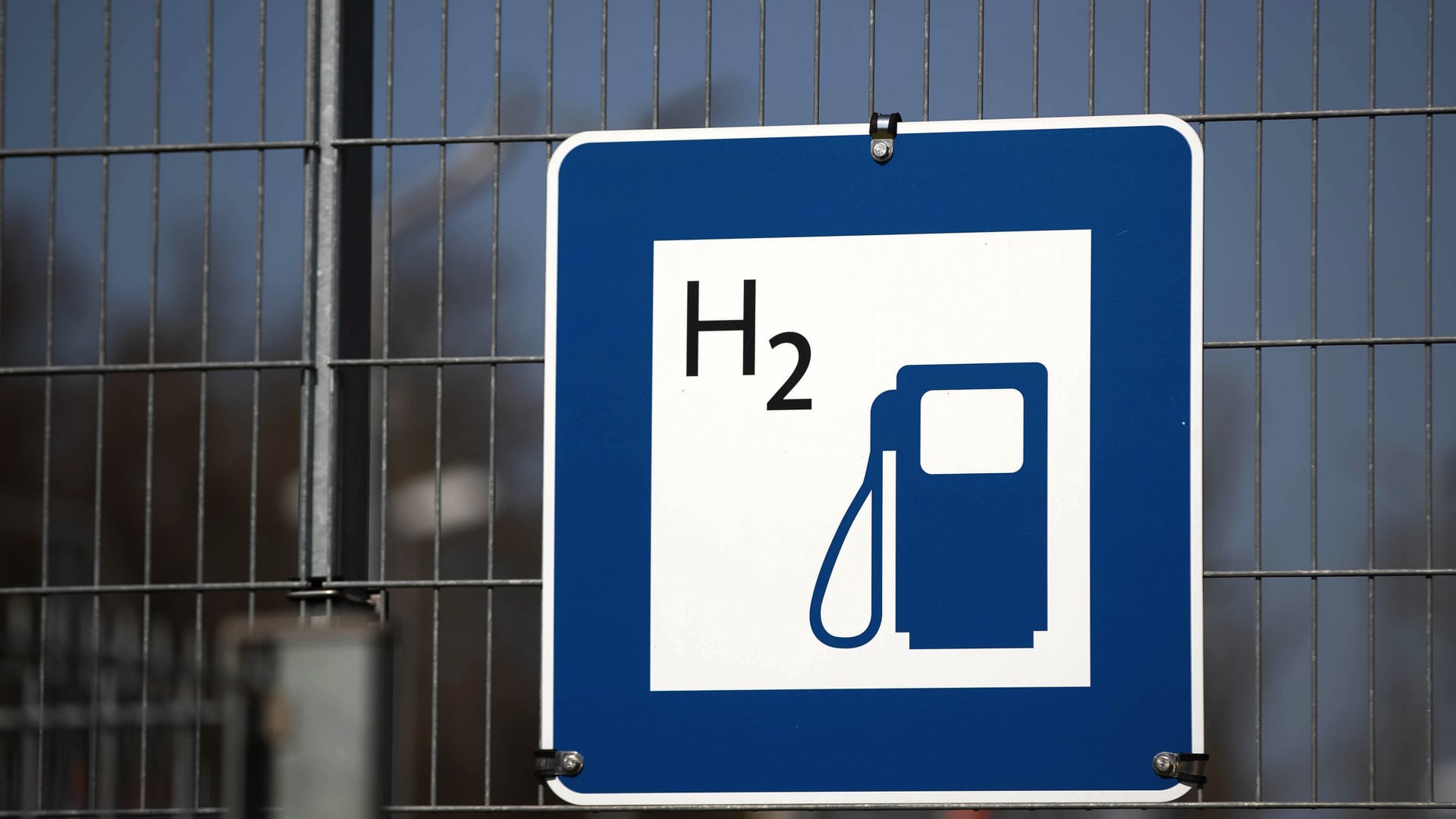 UK plans $95 million hydrogen gigafactory to produce components for vehicles