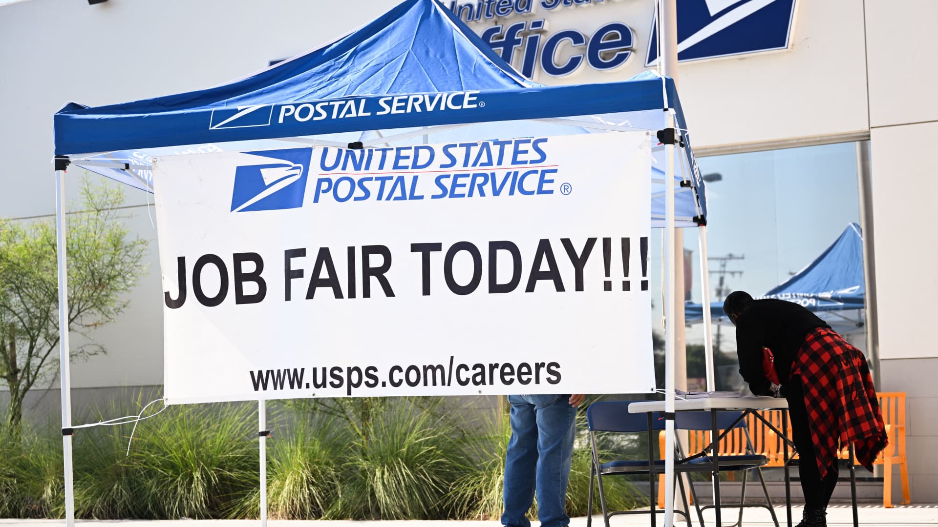 Jobless claims total 232,000, the lowest level in two months