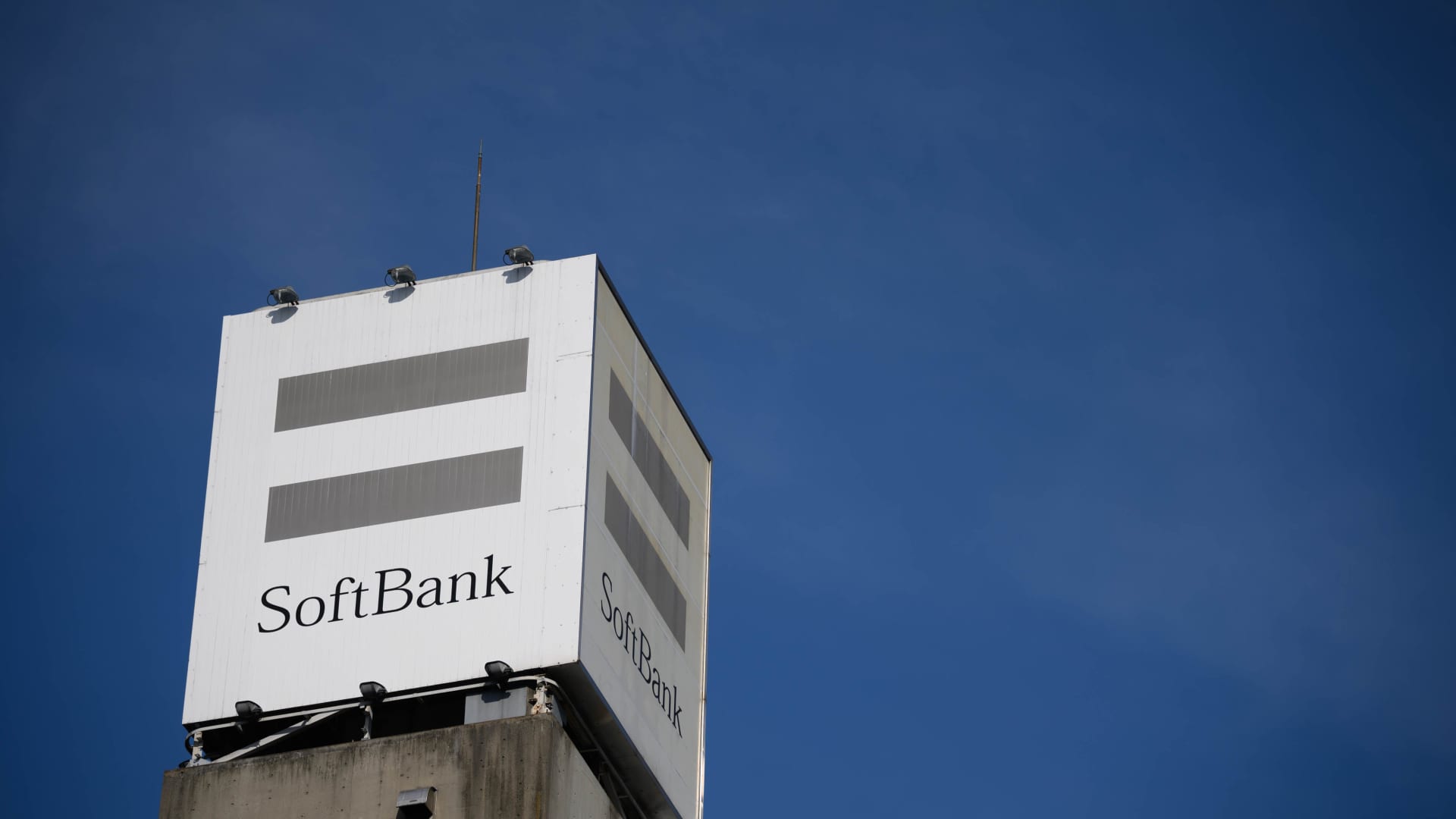 UK PM reportedly restarts talks with SoftBank about listing Arm in London