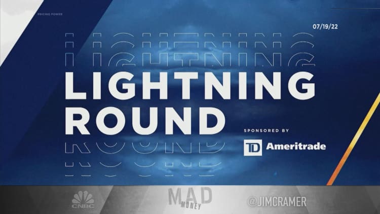 Cramer's lightning round: I like Deere over Mosaic