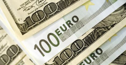 When to buy euros, other currency for a trip abroad: 'Don't be too greedy'