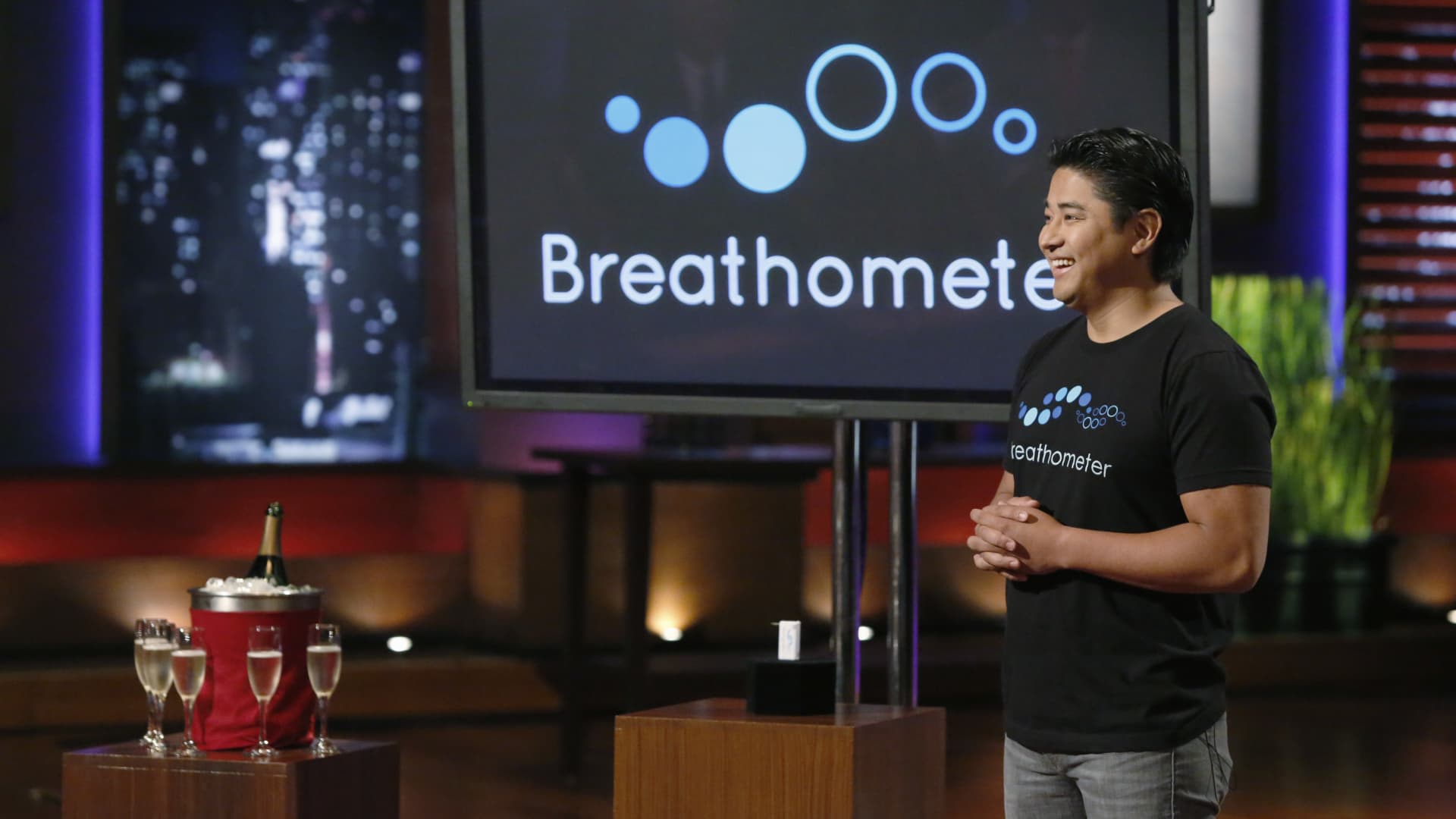 Charles Michael Yim pitches the Breathometer on ABC's 