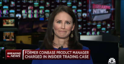 Former Coinbase product manager charged in insider trading case