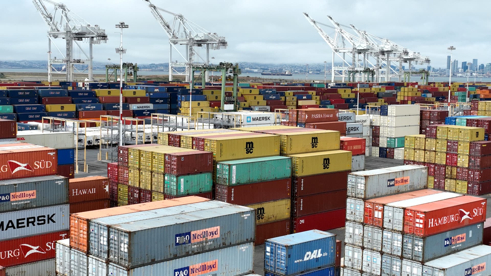 West Coast ports reduce idling vessels as container supply increases