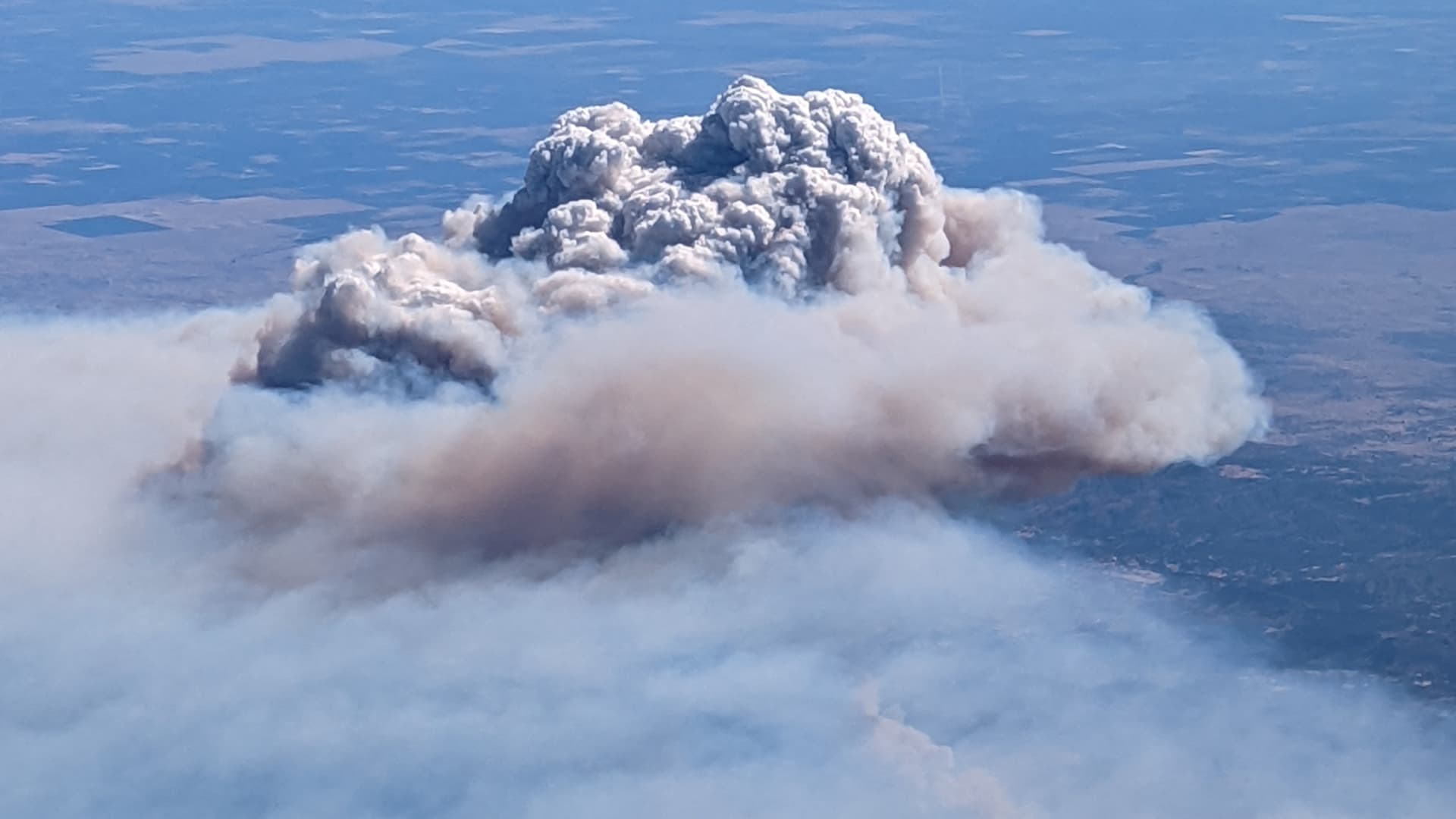 An aerial view from an aircraft of the Oak Fire near Yosemite National Park, taken from above Yosemite Valley, California, U.S., July 22, 2022. 