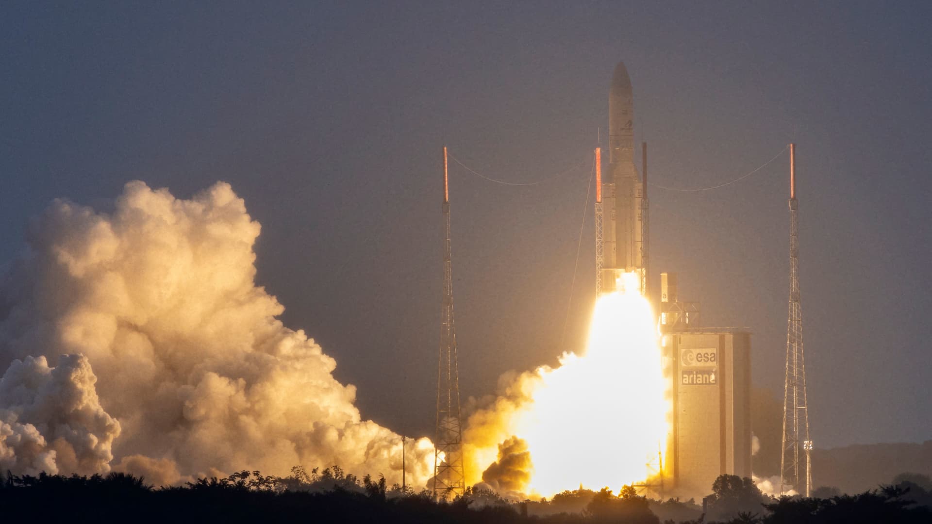 اتفاق OneWeb و Eutelsat على اندماج بقيمة 3.4 مليار دولار لمنافسة شركة إيلون ماسك SpaceX