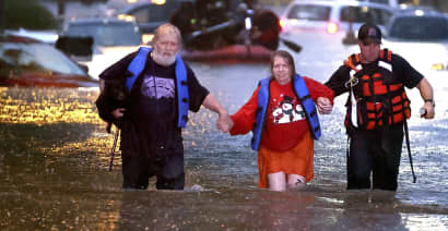 At least 1 person is dead in historic St. Louis rainfall, residents flee homes