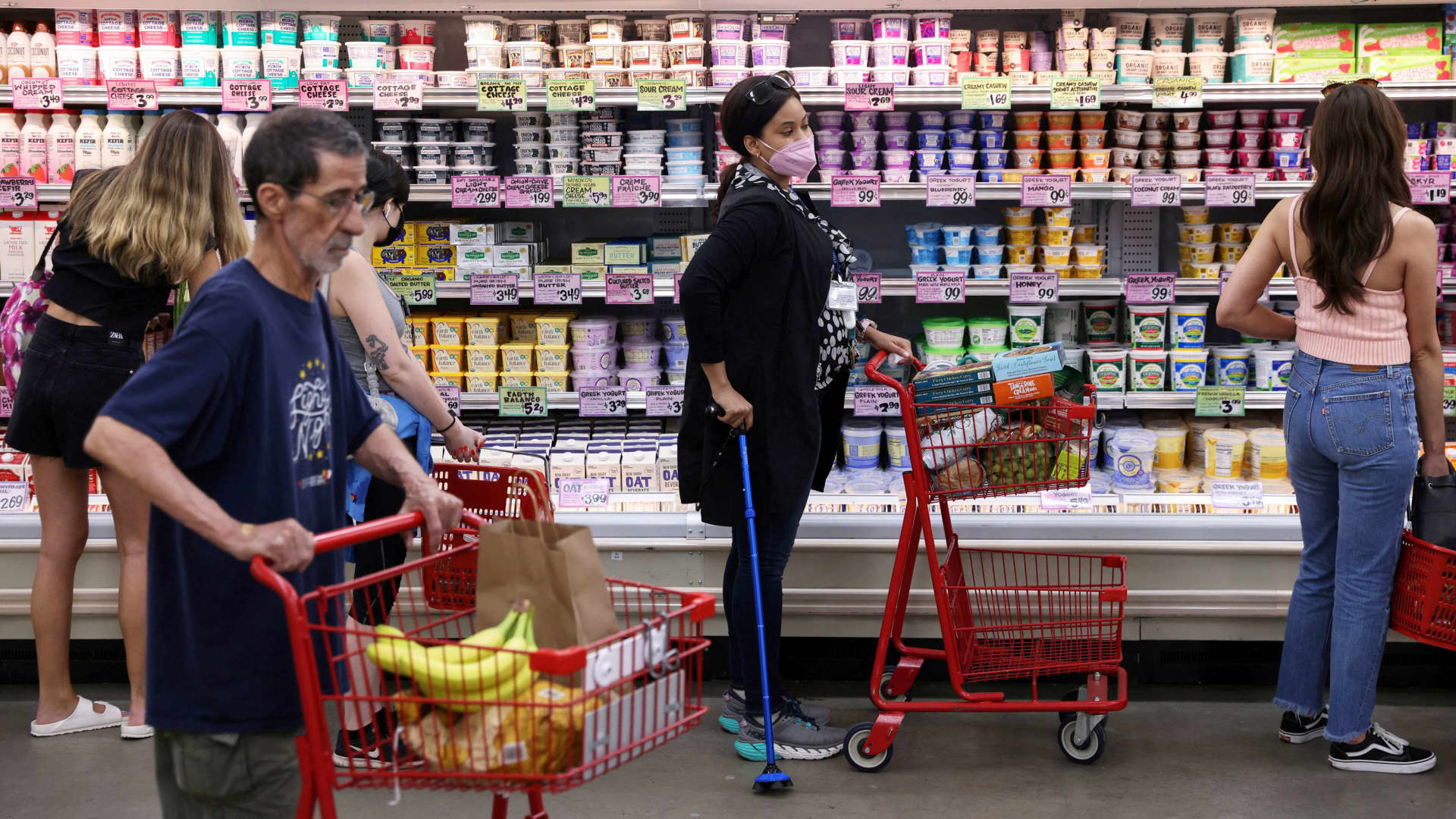 People shop in a supermarket as inflation affected consumer prices in New York City, June 10, 2022.