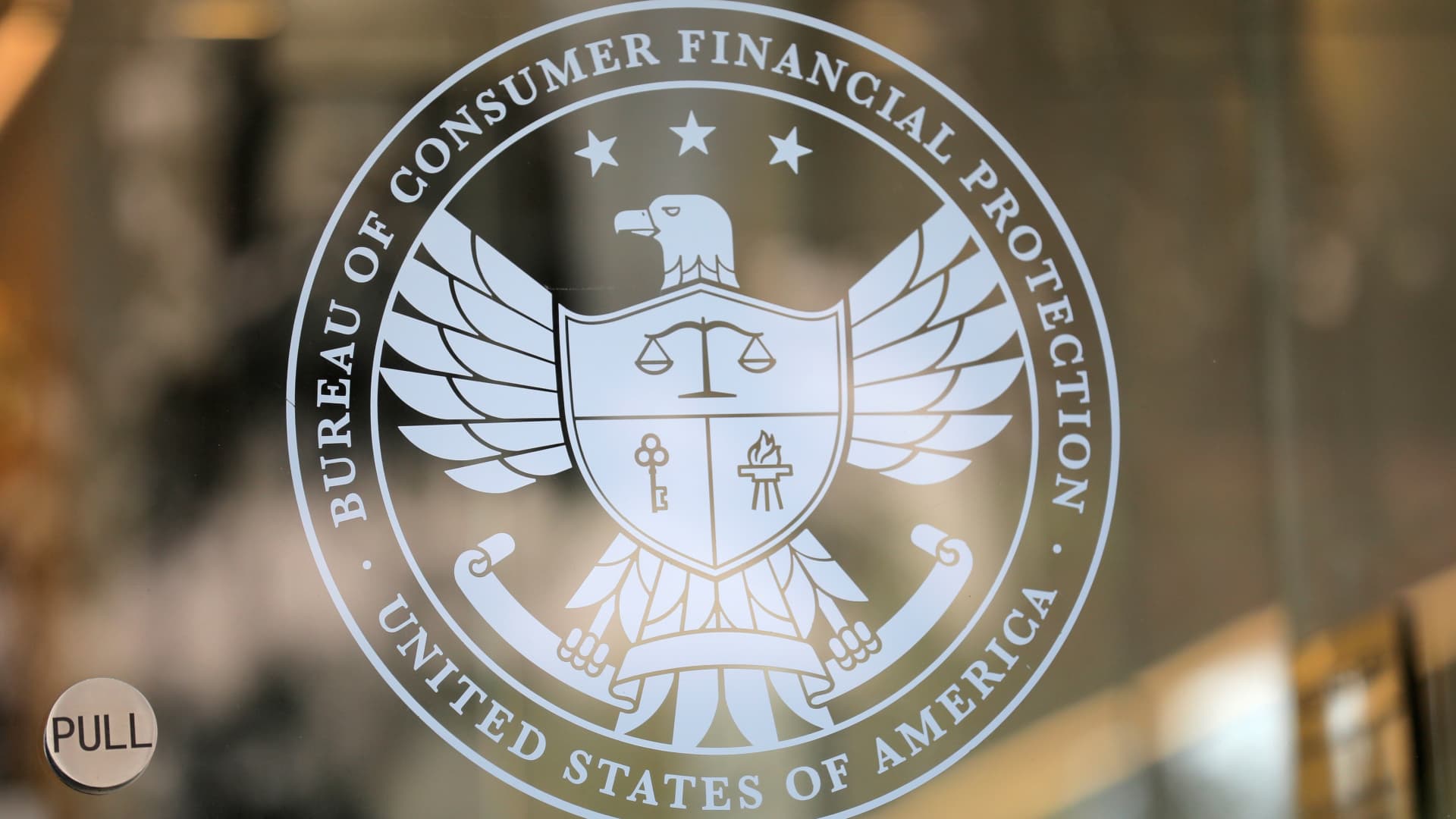 CFPB junk fee proposals weighed by Senate Banking Committee