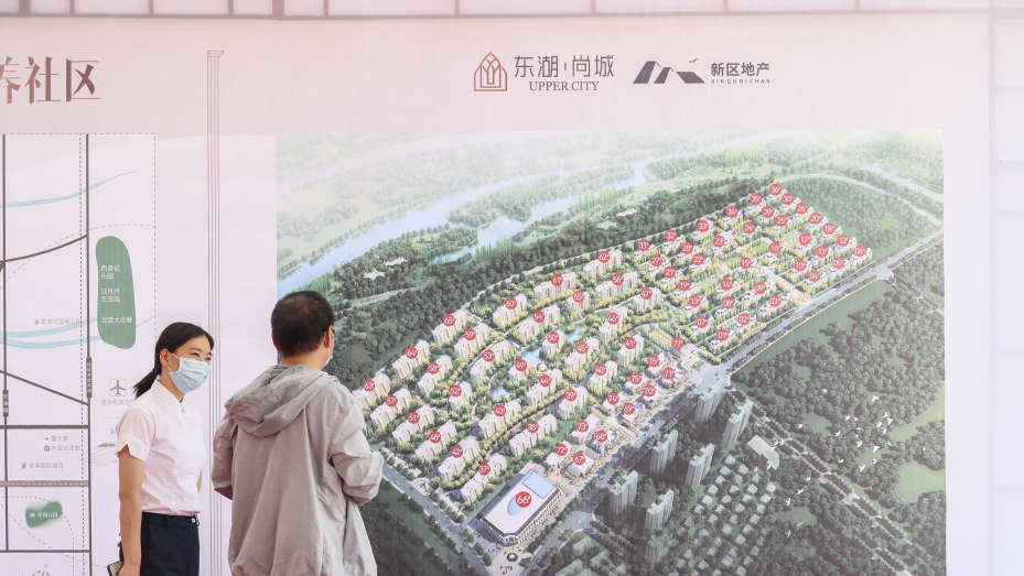 HUAI'AN, CHINA - JUNE 18, 2022 - People select commercial houses at a housing exhibition in Huai 'an, Jiangsu Province, China, June 18, 2022. (Photo credit should read CFOTO/Future Publishing via Getty Images)