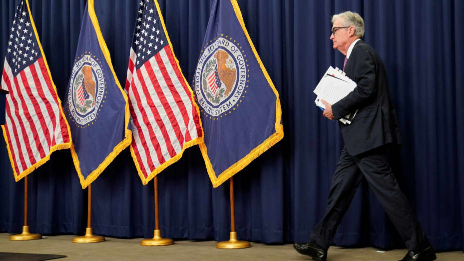 Federal Reserve Board Chairman Jerome Powell arrives for a news conference following a two-day meeting of the Federal Open Market Committee (FOMC) in Washington, U.S., July 27, 2022. REUTERS/Elizabeth Frantz