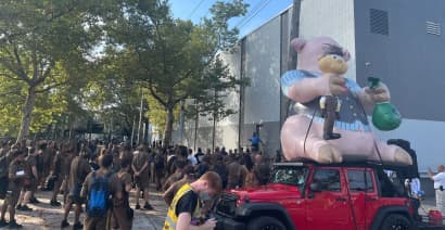 UPS workers rally in New York to protest hot working conditions