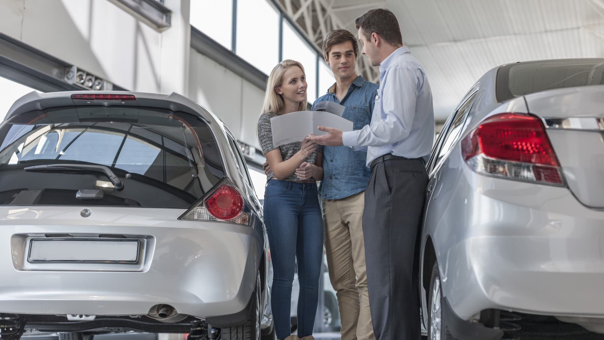 As interest rates, inventory issues keep car costs high, what drivers are doing to make ownership possible Auto Recent