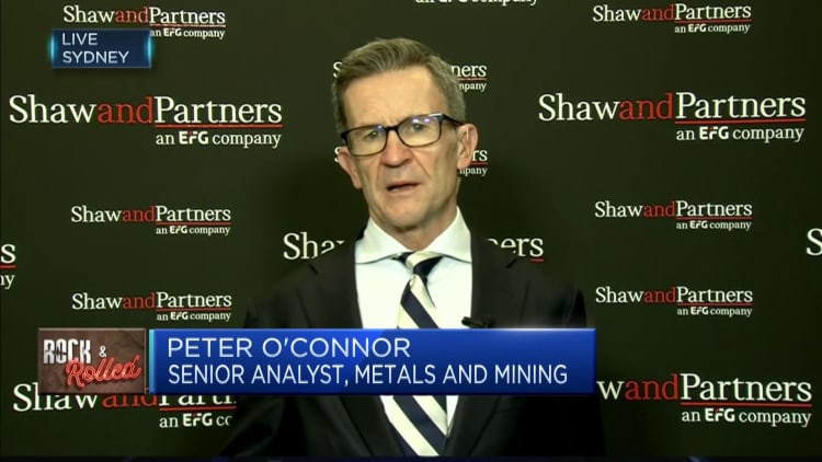 Mining industry: Analyst explains why he prefers BHP to Rio Tinto