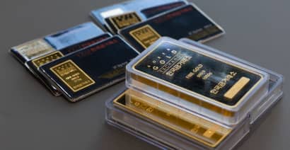 Gold slips amid recession fears, China-U.S. tensions