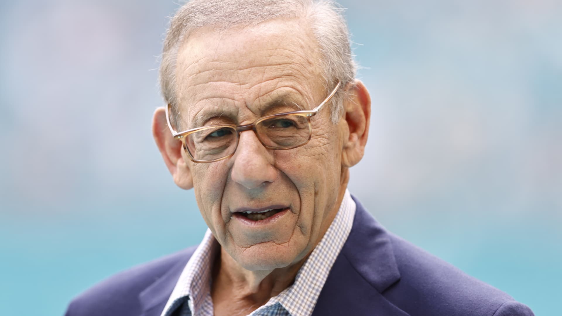 L’indagine sulla NFL Dolphins rileva una violazione, multa il proprietario Stephen Rose