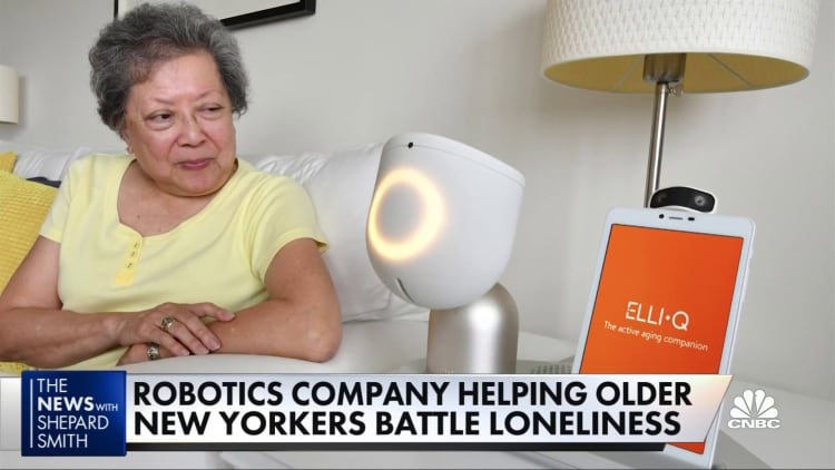 Robot helps older New Yorkers fight loneliness