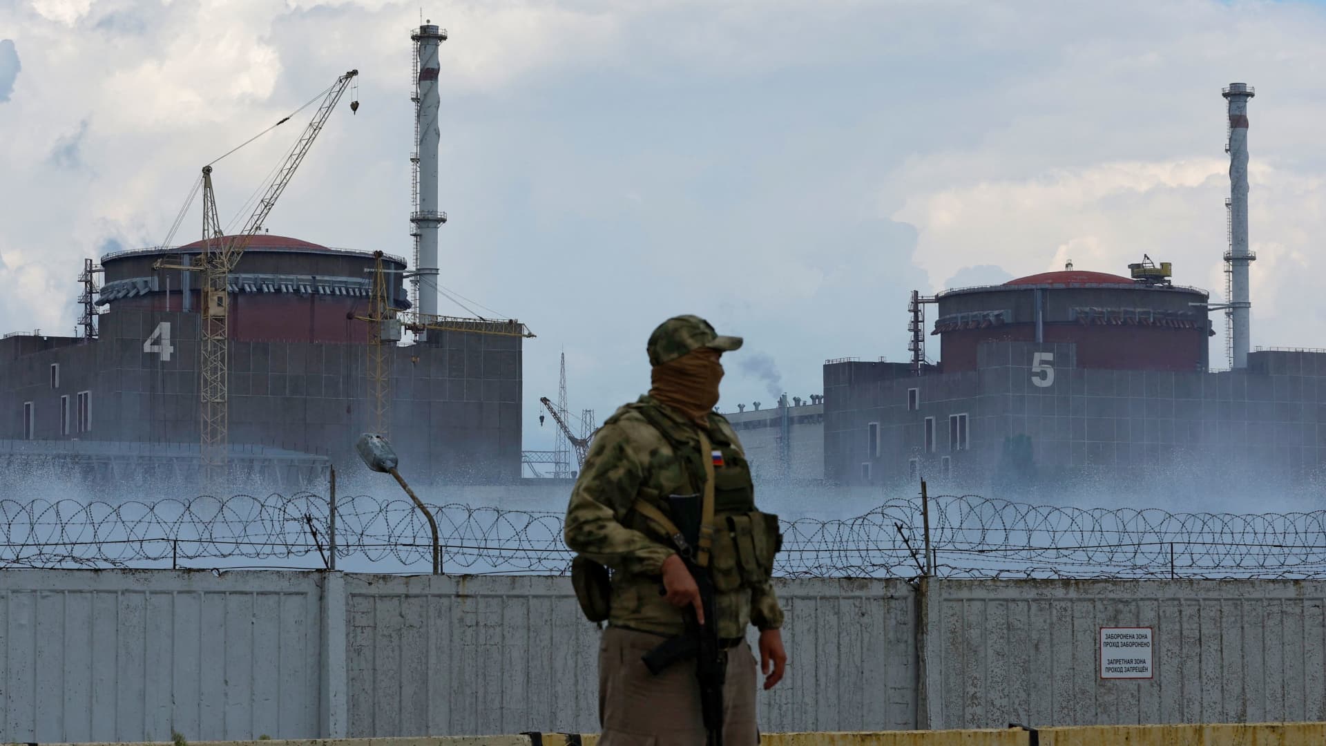 A serviceman with a Russian flag on his uniform stands guard near the Zaporizhzhia Nuclear Power Plant in the course of Ukraine-Russia conflict outside the Russian-controlled city of Enerhodar in the Zaporizhzhia region, Ukraine August 4, 2022.