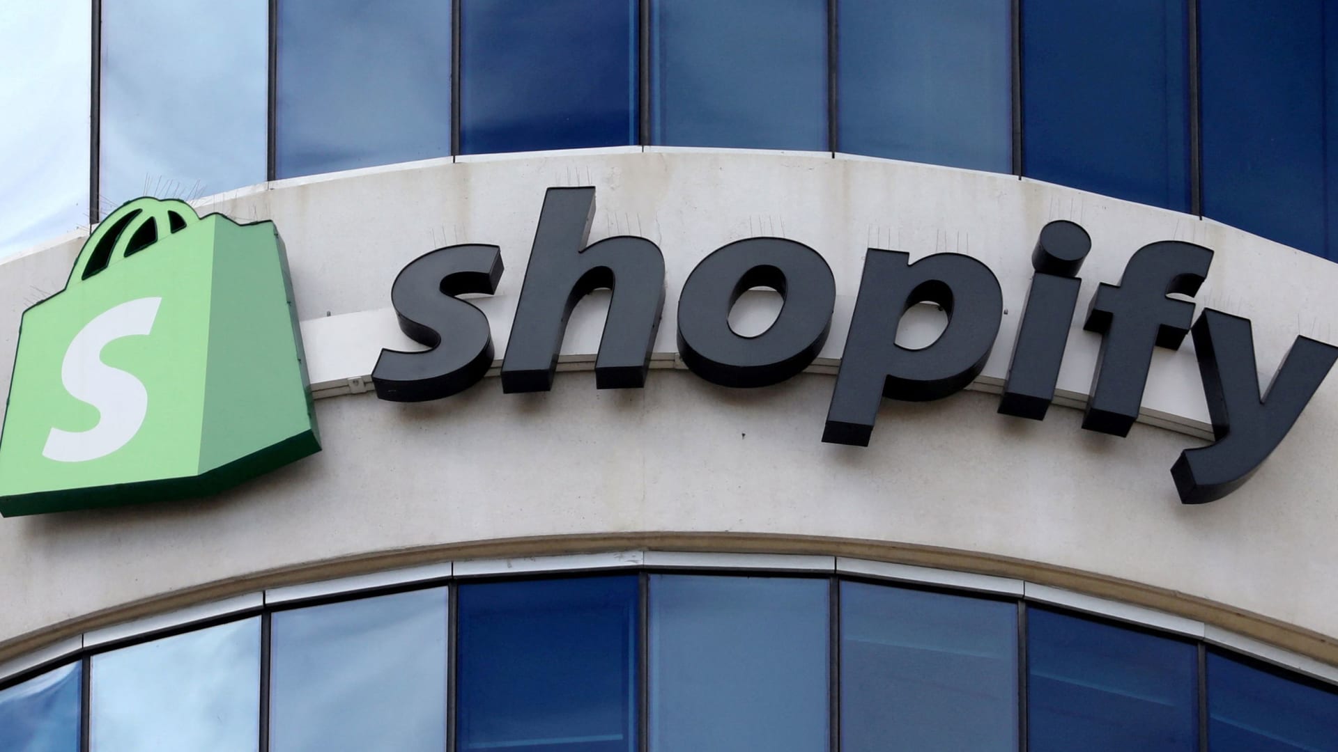 Shopify stock pops after company strikes ‘Buy with Prime’ deal with Amazon