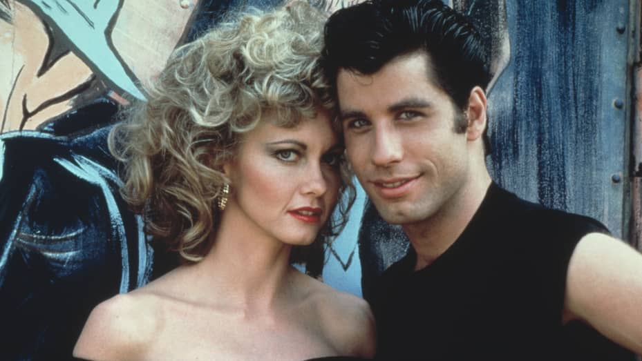 La cantante y actriz australiana Olivia Newton-John y el actor estadounidense John Travolta tal como aparecen en la película de Paramount 'Grease', de 1978.