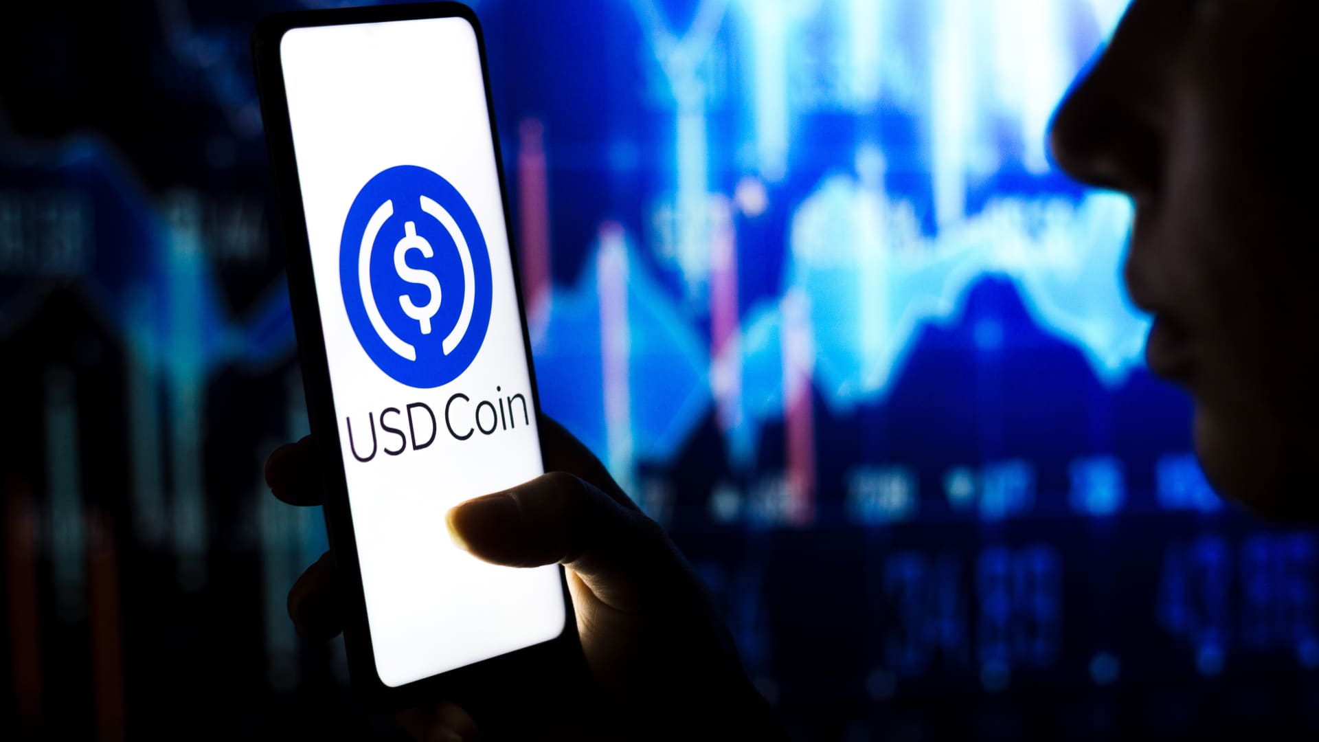 Photo of Stablecoin USDC nearly regains $1 peg after Circle says $3.3 billion held with SVB will be available
