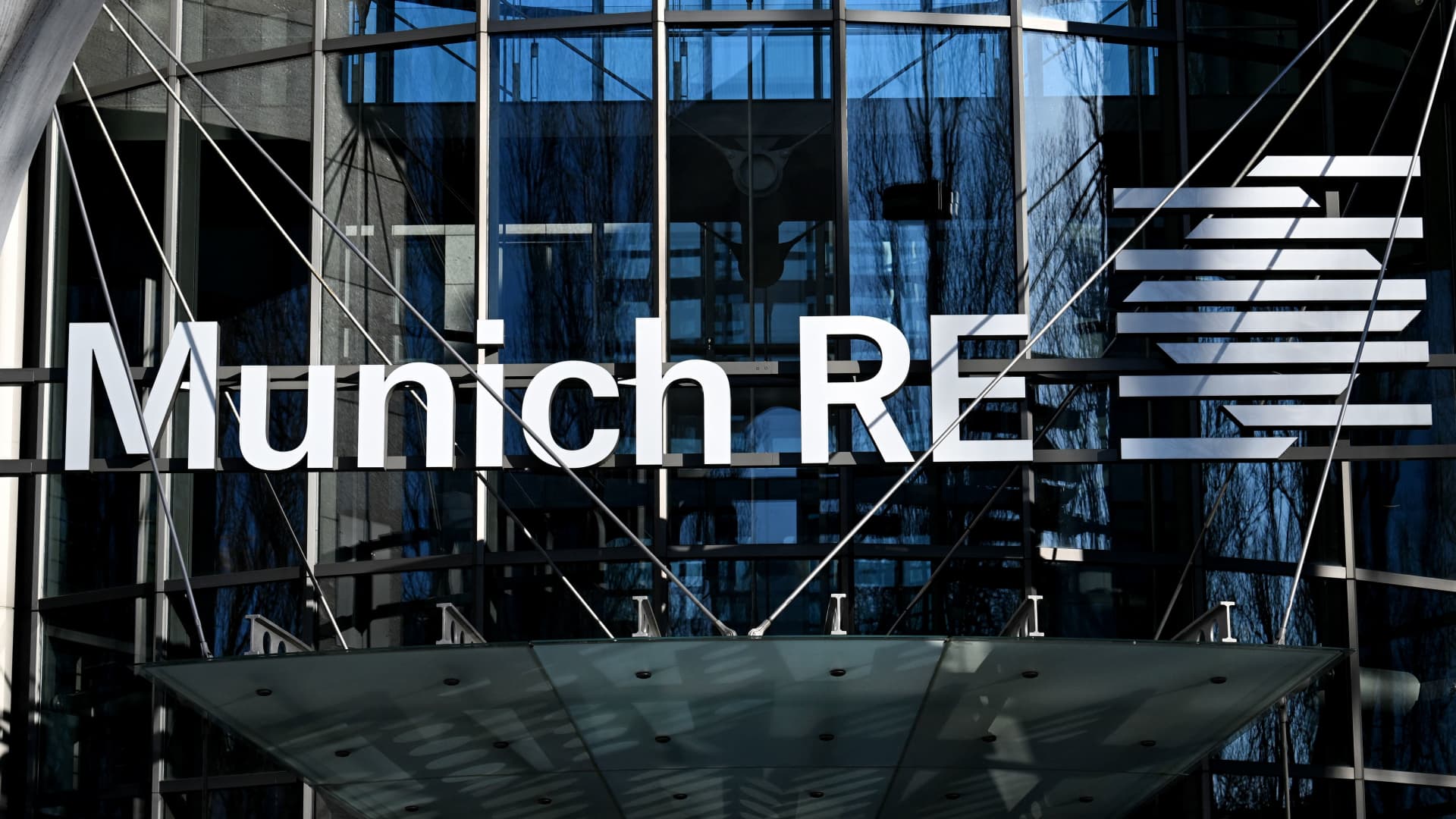 Reinsurance company Munich Re shows a 31% drop in Q2 net profit