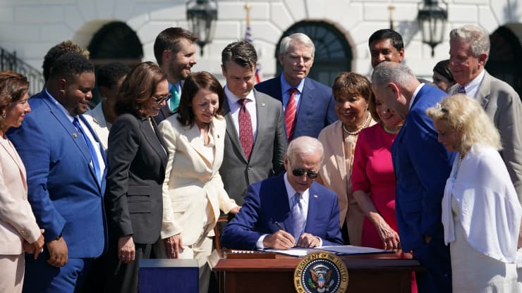 Biden Signs Bill to Boost Microchip Production