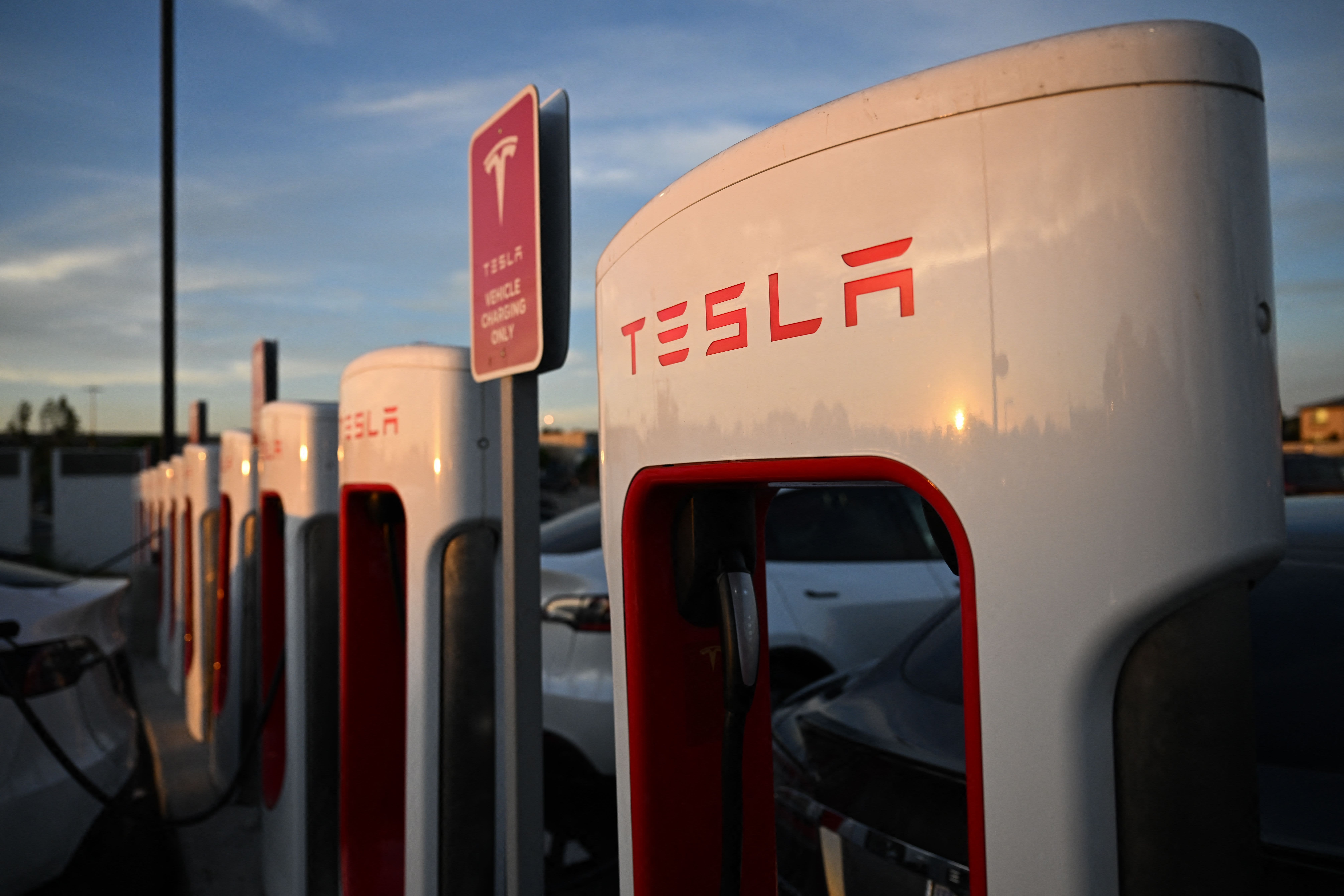 Piper Sandler raises Tesla price target, but warns of further vehicle price cuts 