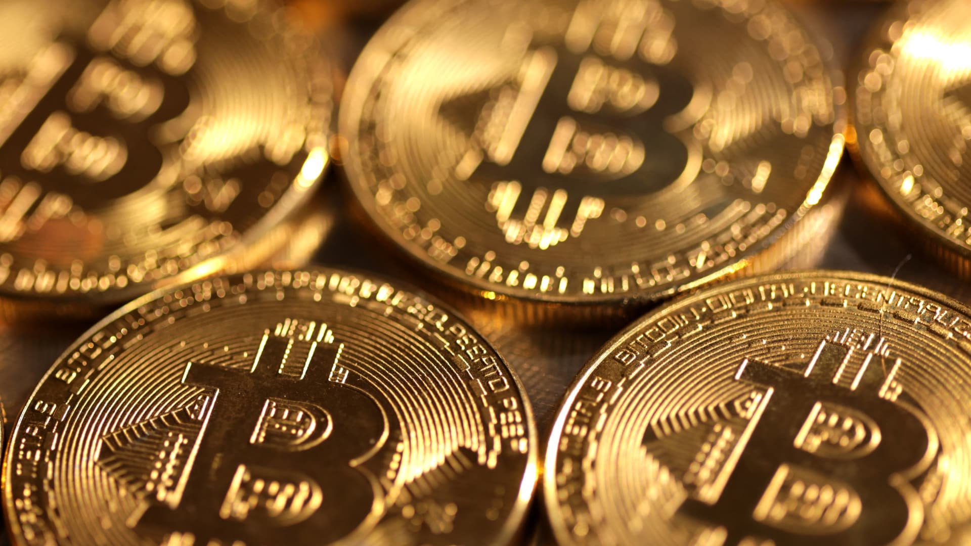 Bitcoin slumps 7% after inflation report causes investors to flee risky assets