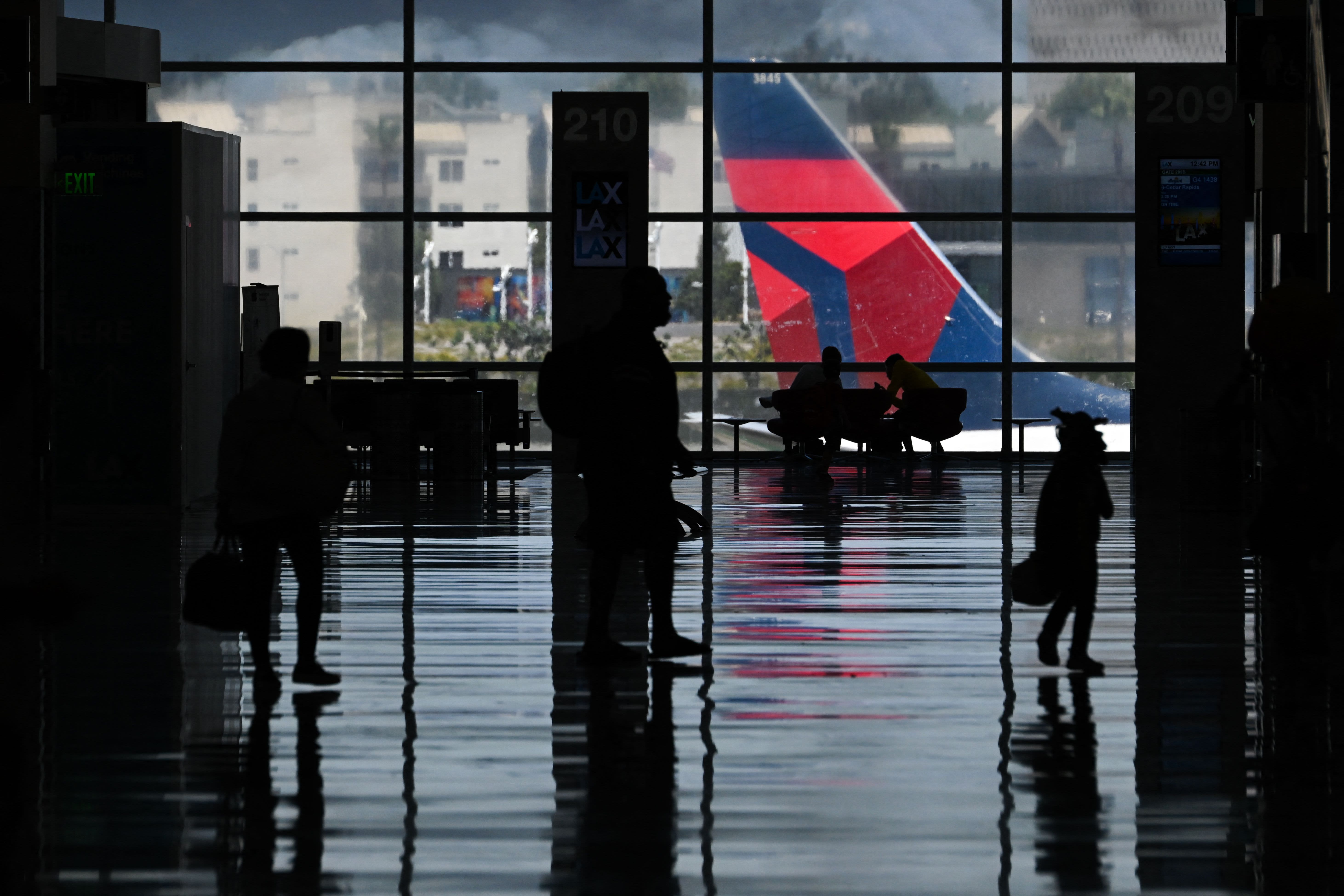 Goldman Sachs resumes coverage of Delta Air Lines with buy rating, sees 20% upside in 2023