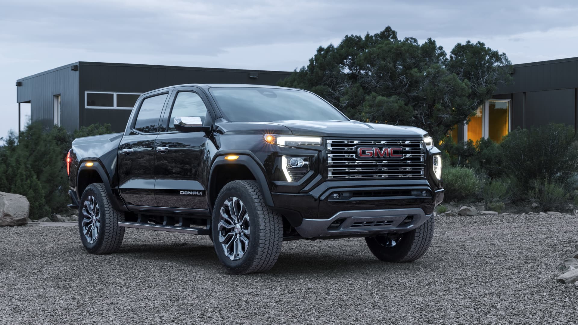 GM reveals new GMC Canyon premium midsize pickup, starting at $40,000