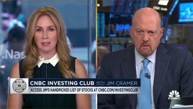 Bed Bath & Beyond is 'completely paralyzed,' says Jim Cramer