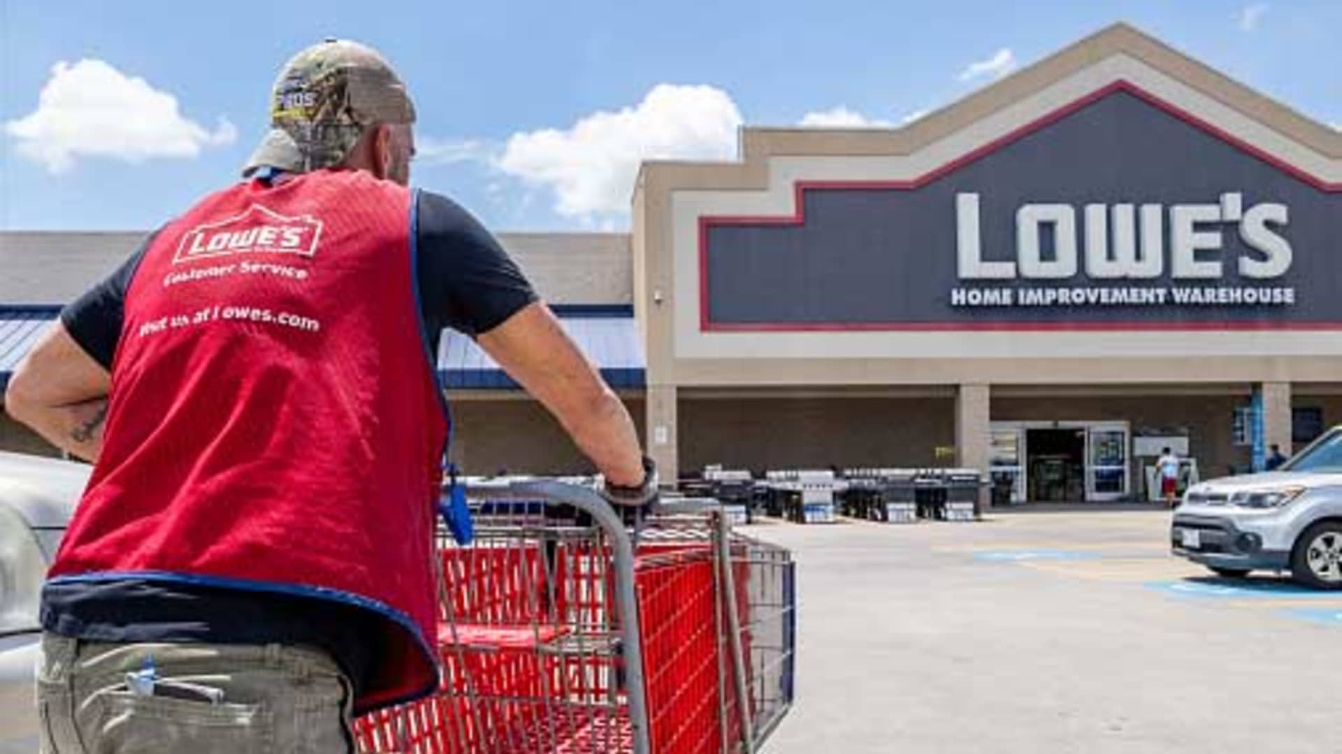 Lowe’s cuts full-year sales forecast, as spending on do-it-yourself projects weakens