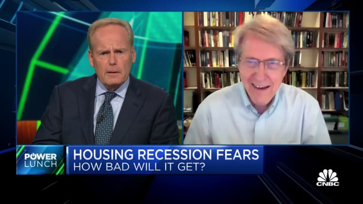 Być może patrzymy na spadające ceny domów w całym kraju, mówi Robert Shiller . z Yale