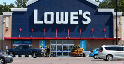 Lowe's beats earnings estimates as sales fall, company expects 2024 revenue to drop