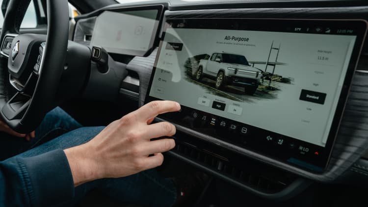 Why so many cars have touch screens now and why some people hate it