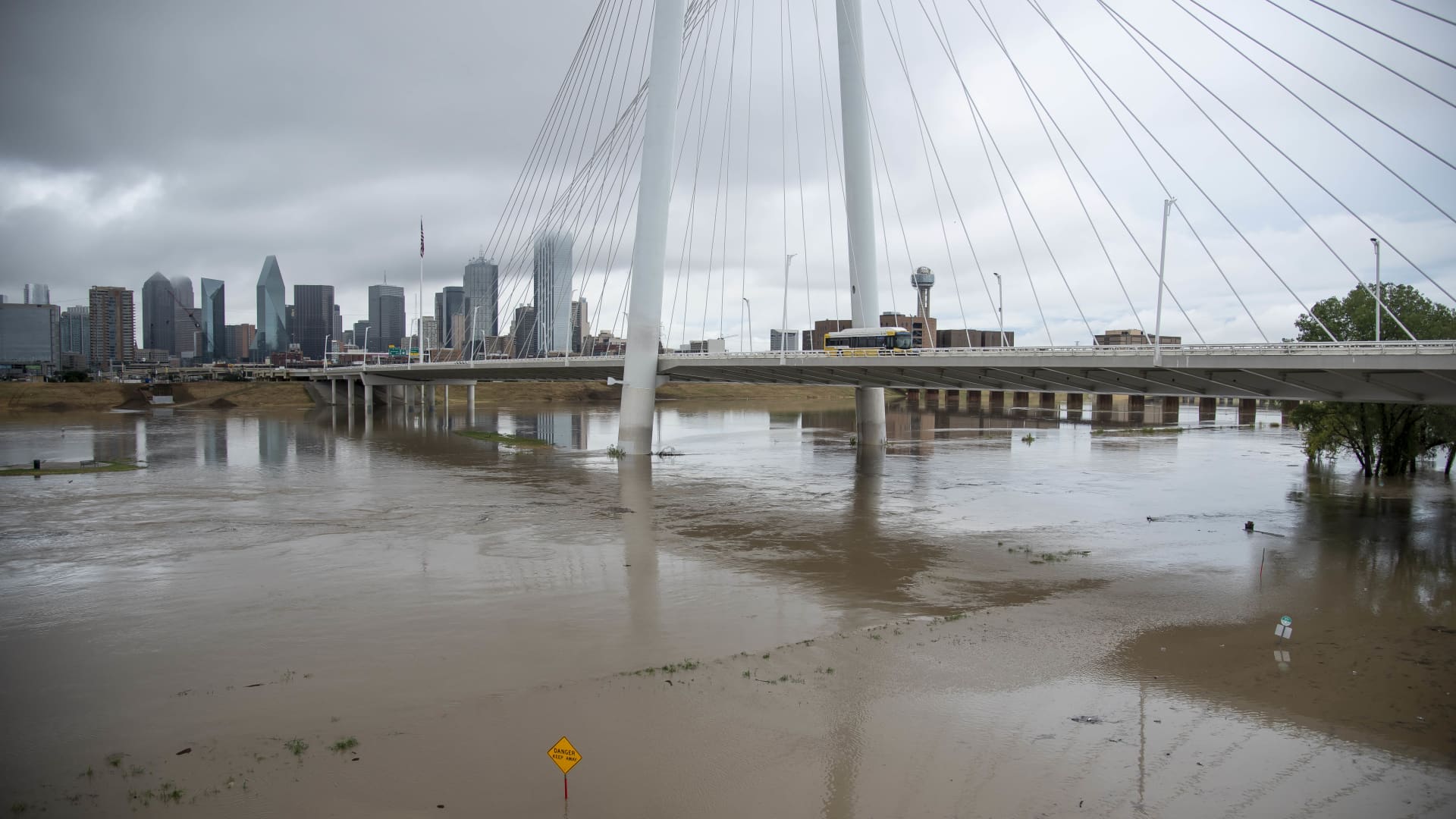 The Trinity River flows through a flooded area in Dallas, Texas on Monday, August 22, 2022. (Emil Lippe for The Washington Post via Getty Images)