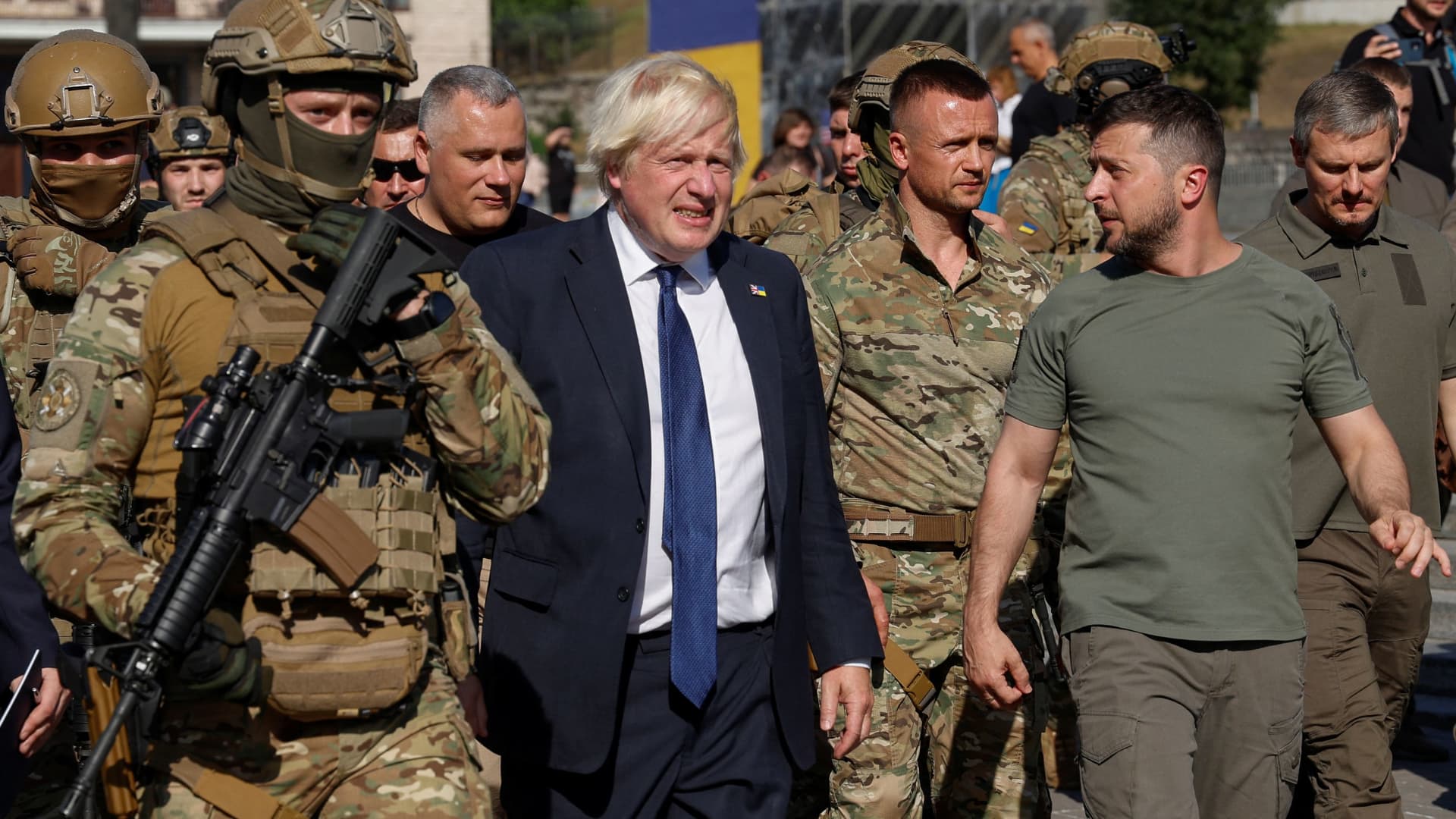 British Prime Minister Boris Johnson and Ukrainian President Volodymyr Zelenskiy walk at the Independence Square during an airstrike alarm, amid Russia's attack on Ukraine, in Kyiv, Ukraine August 24, 2022.