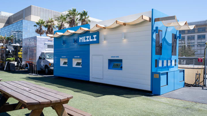 Mezli 是一家由三位斯坦福工程師構思的全自動餐廳。 餐廳於 8 月 28 日在舊金山盛大開業。