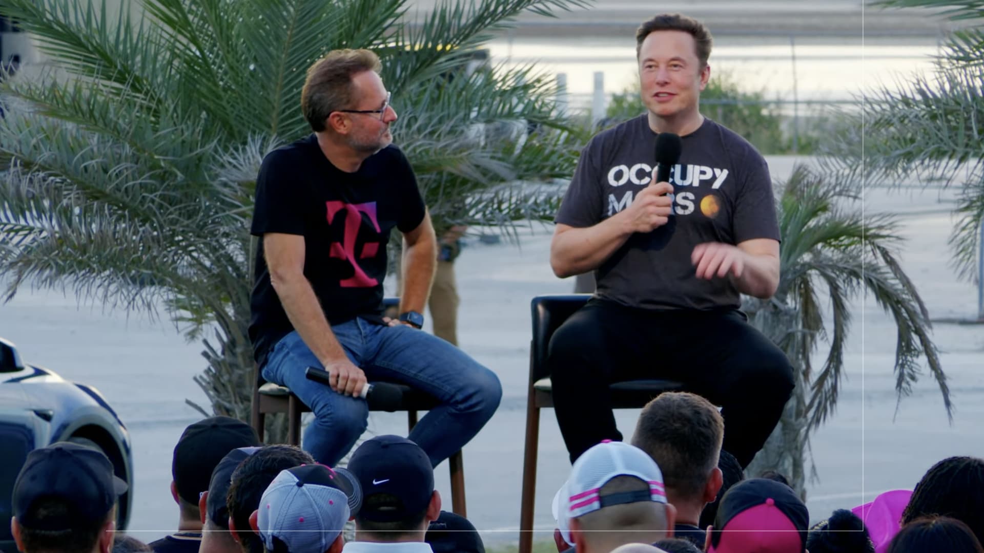 SpaceX and T-Mobile team up to use Starlink satellites to ‘end mobile dead zones..