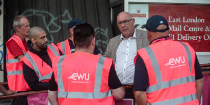 Postal workers in the UK agree crunch strike talks with Royal Mail bosses