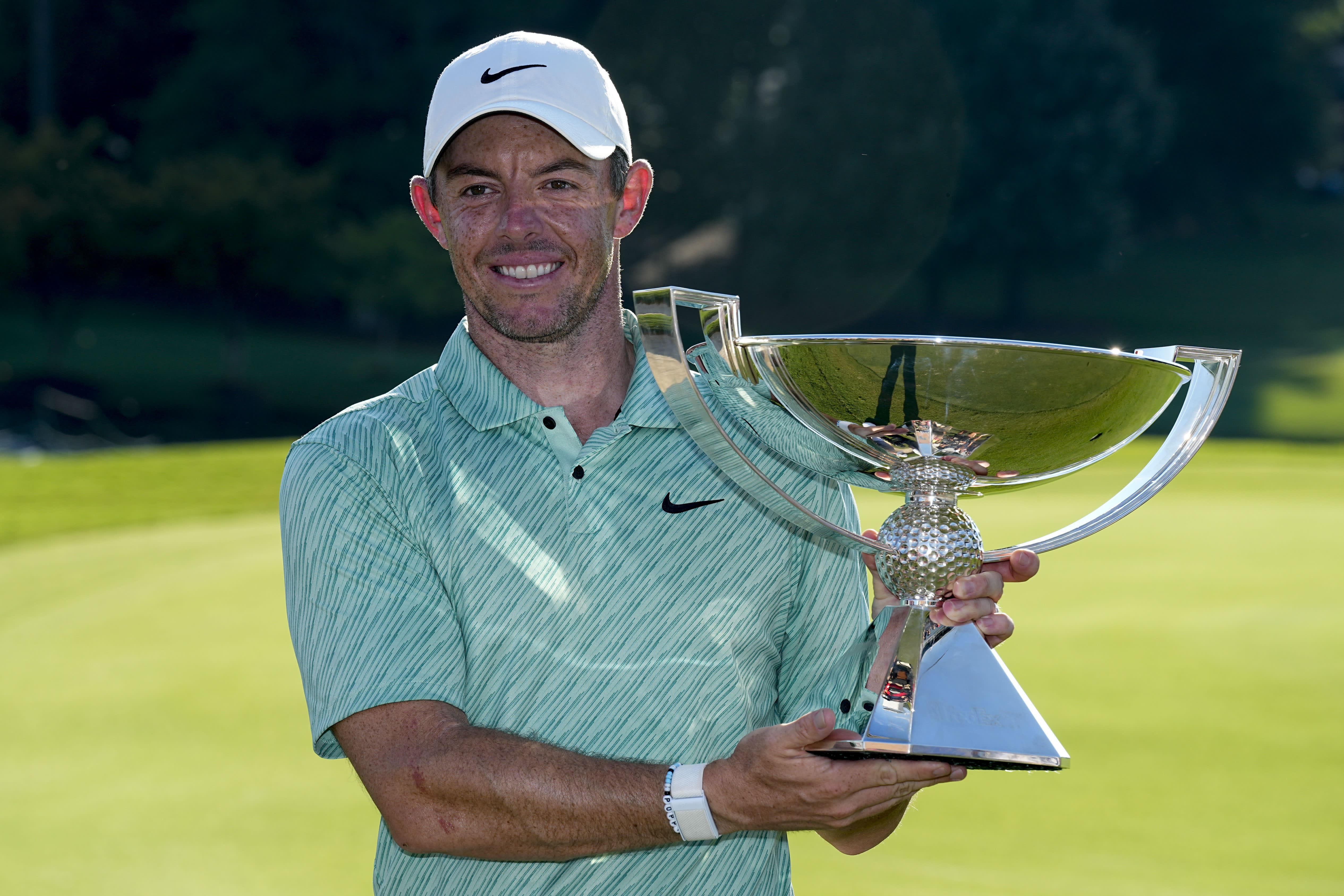 McIlroy storms 6 back to win FedEx Cup and $18 million