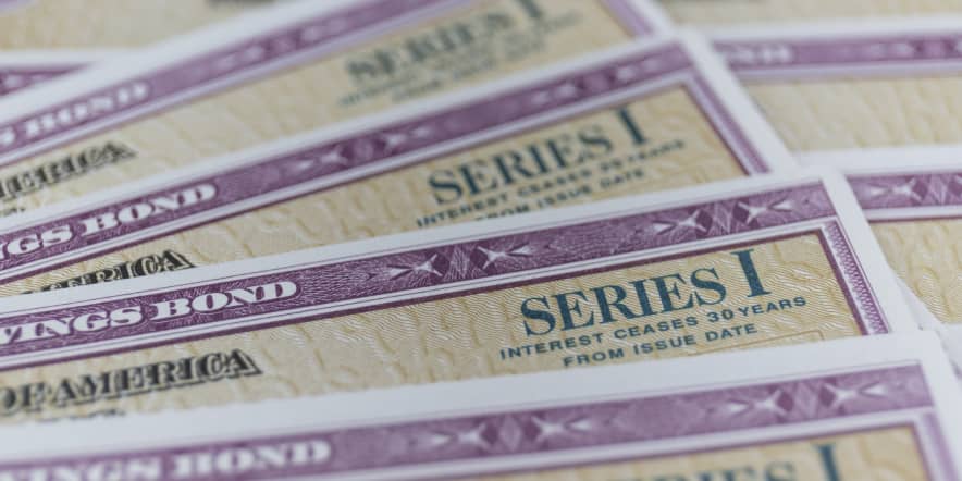 Series I bonds are ‘still a good deal’ despite an expected falling rate in May, experts say 
