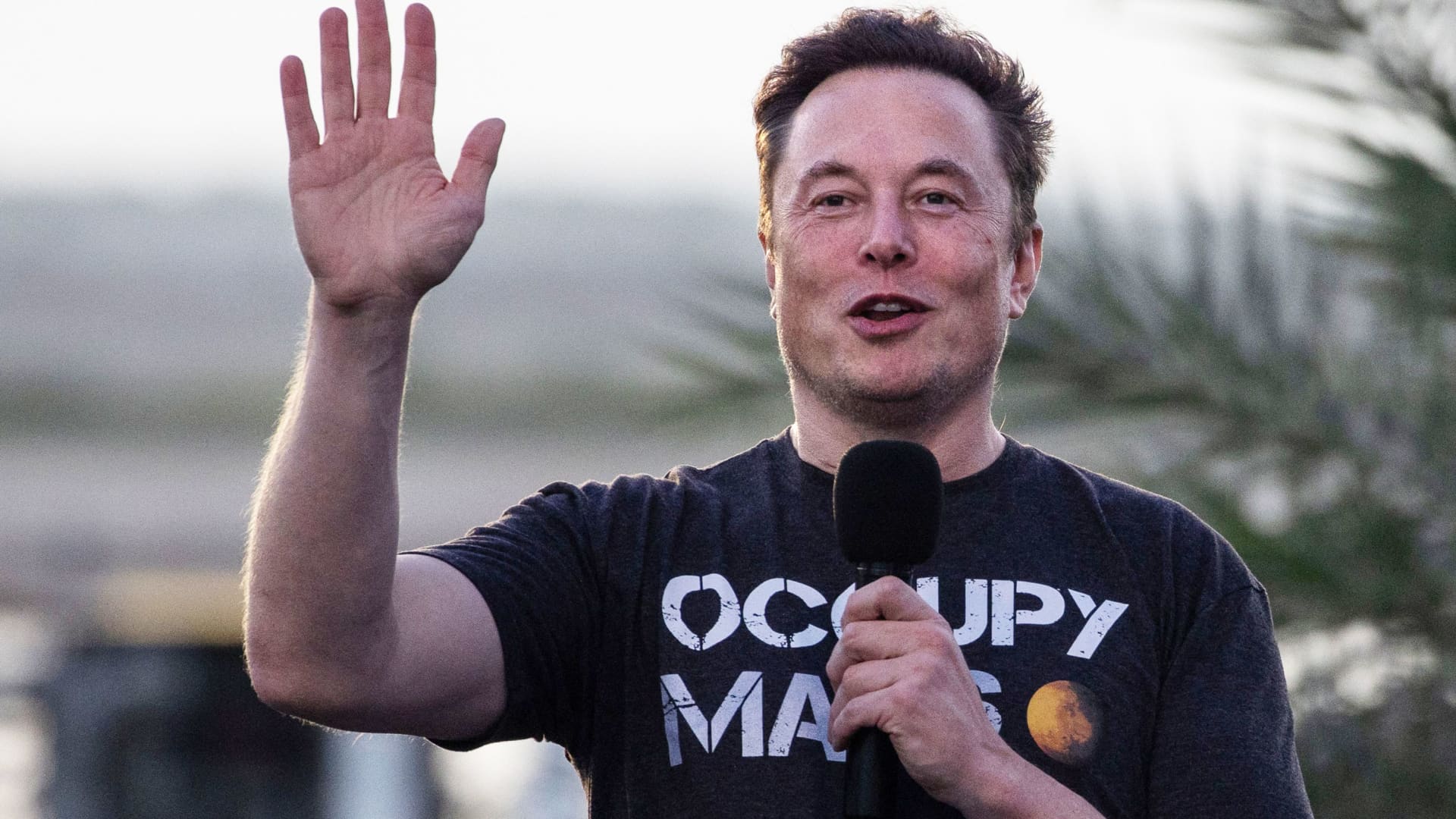 SpaceX Chief Engineer Elon Musk gestures during a joint news conference with T-Mobile CEO Mike Sievert (not pictured) at the SpaceX Starbase, in Brownsville, Texas, August 25, 2022.