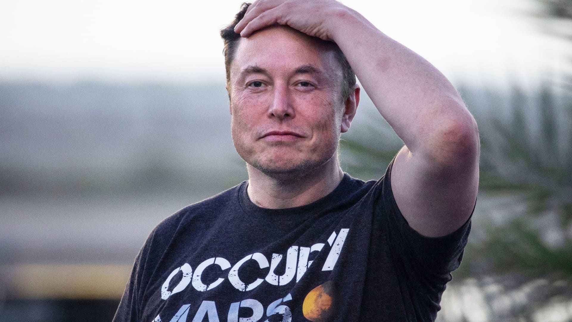 Photo of Elon Musk says Tesla is ‘pedal to the metal’ even with potential recession looming